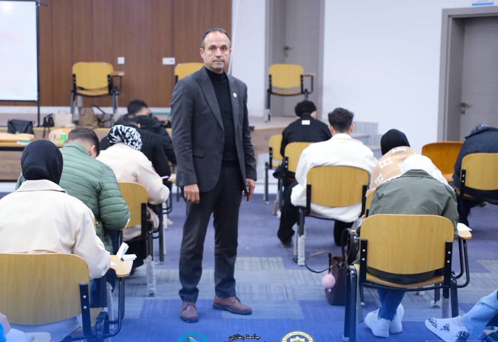 بدء الامتحانات النهائية بكلية تقنية المعلومات في أجواء تنظيمية وانضباطية